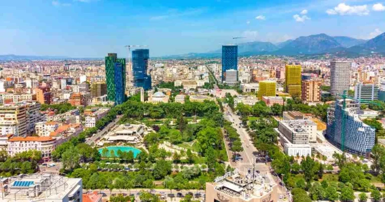 Tirana la capitale che sta sorprendendo l’Europa
